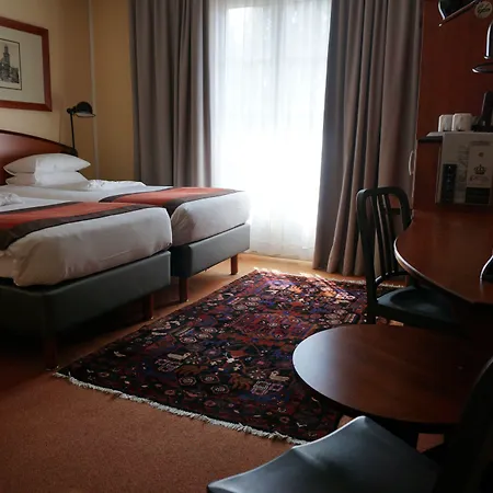 Western Royal فندق