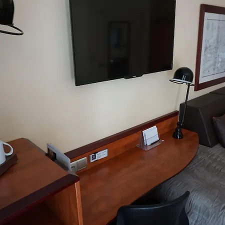 Western Royal كان