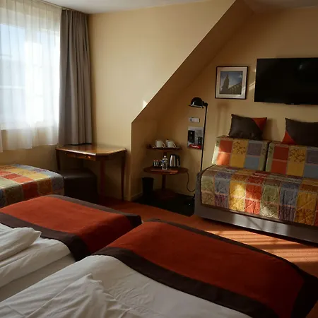 Western Royal كان