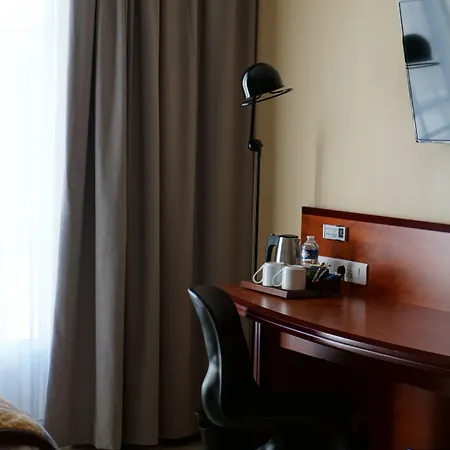 Western Royal فندق