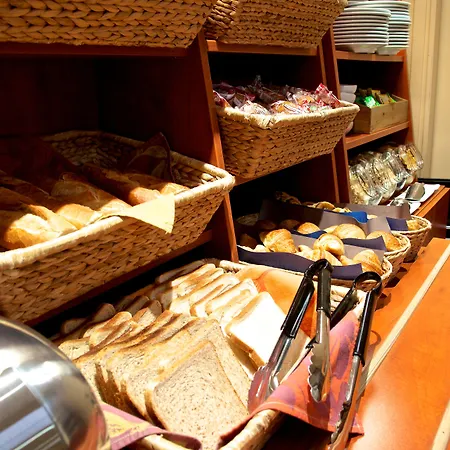 Western Royal فندق