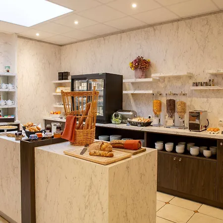 Western Royal فندق